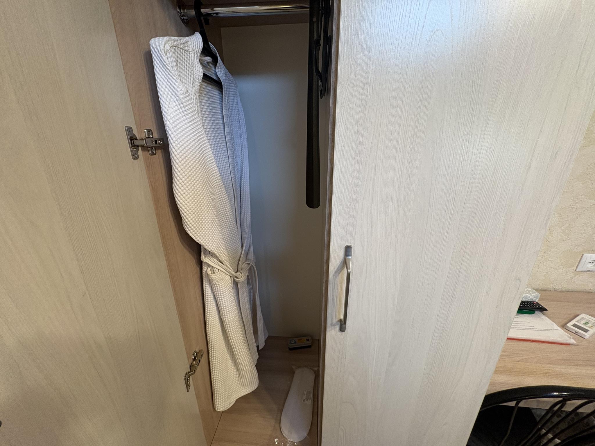 Номер стандарт эконом с 1 двуспальной кроватью (с завтраком, мансарда) 4