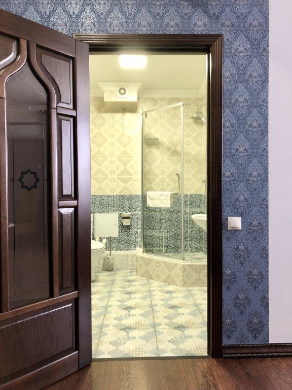 Номер делюкс с 1 двуспальной кроватью и диваном 4