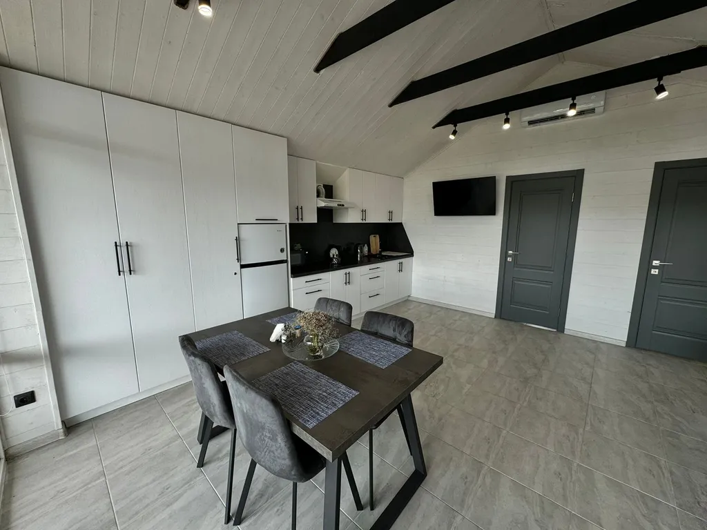 Нелжа House (Хаус) 2