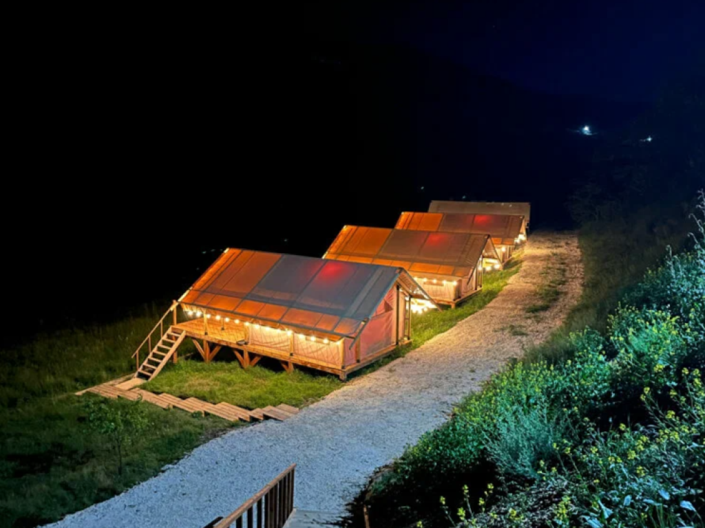 Caspian Camp (Каспиан Кэмп)