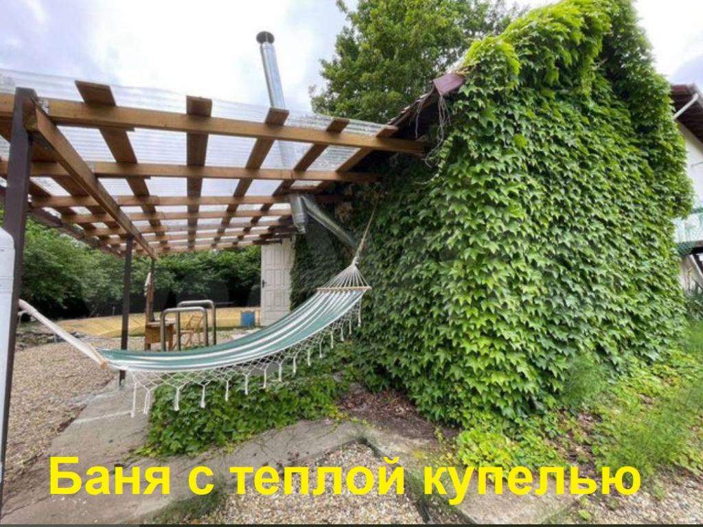 Дом у горной реки