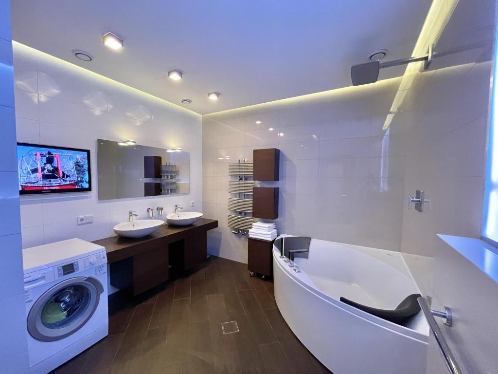 ALA Amalienau Luxury Apartment (АЛА Амалиенау Лакшери Апартмент)
