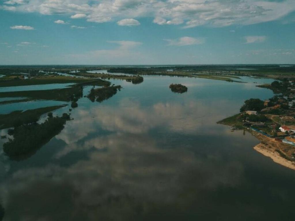 Дом у реки