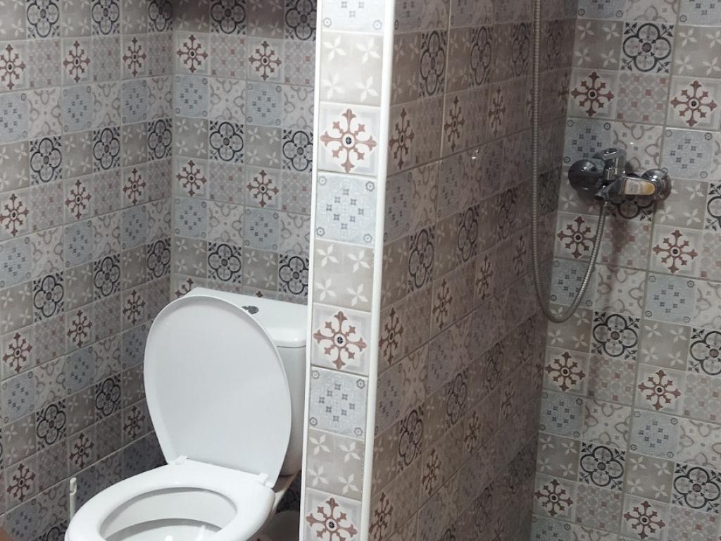 Дом у горной реки