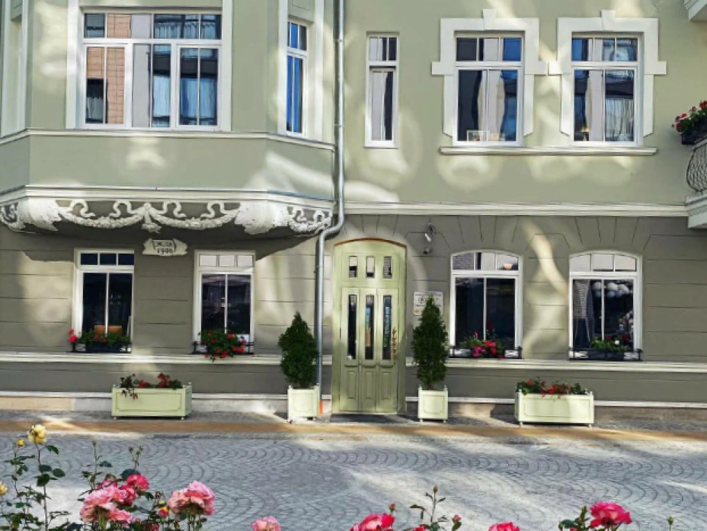 Mr.Just`s Hotel (Мистер Юстс)