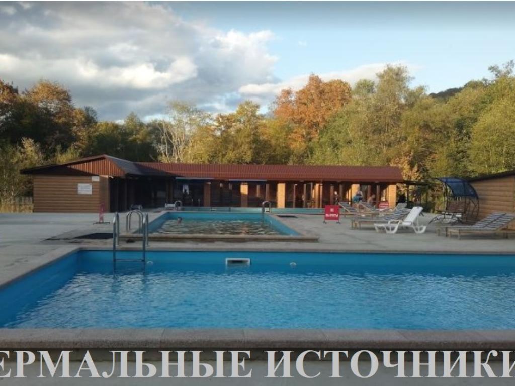 Дом у горной реки