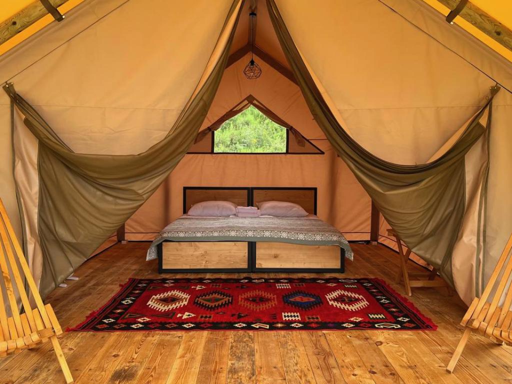 Caspian Camp (Каспиан Кэмп)
