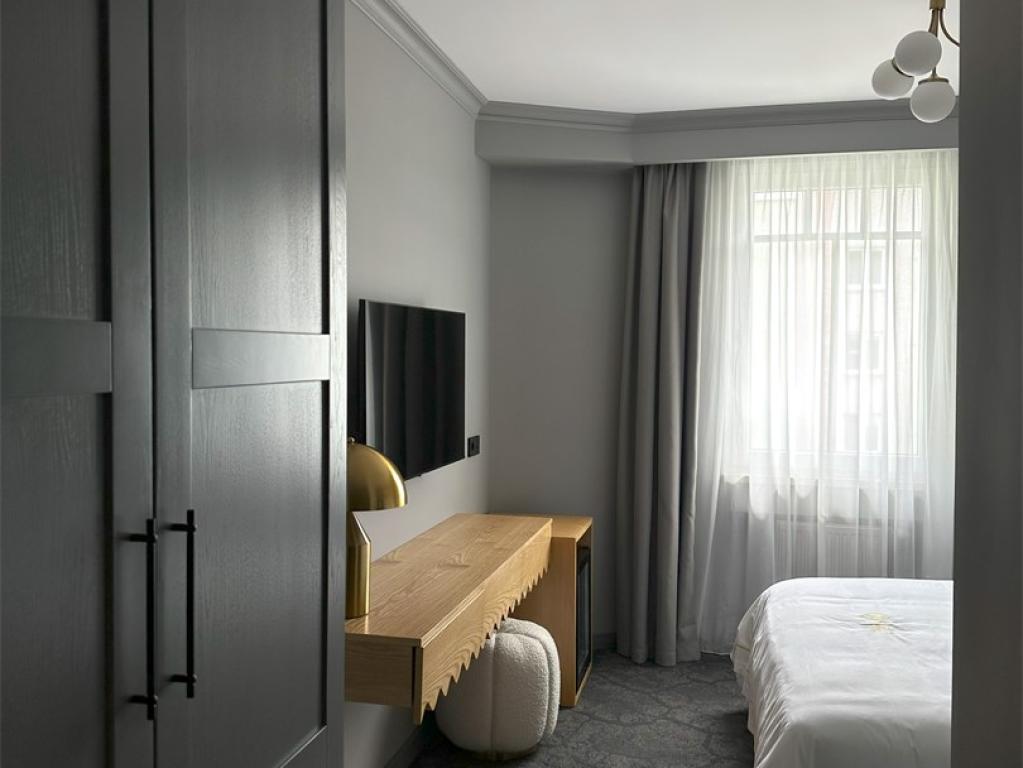 Mr.Just`s Hotel (Мистер Юстс)