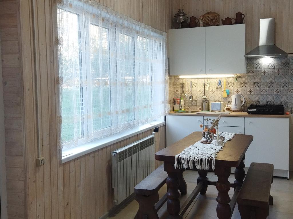 Дом у горной реки