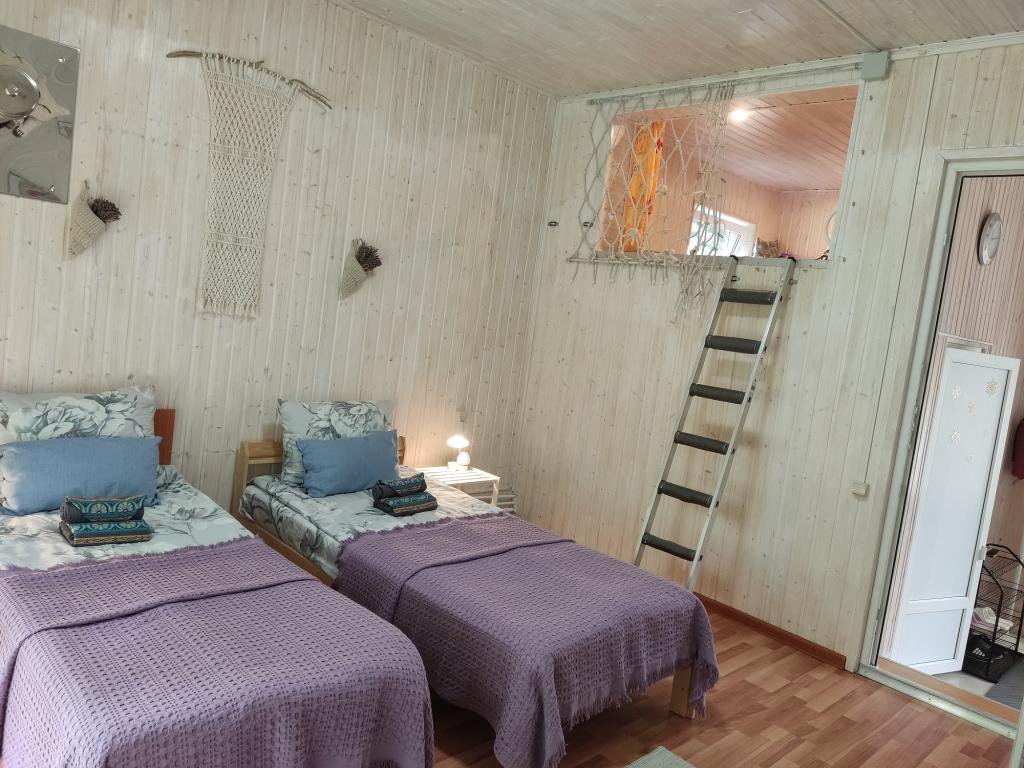 Дом у горной реки