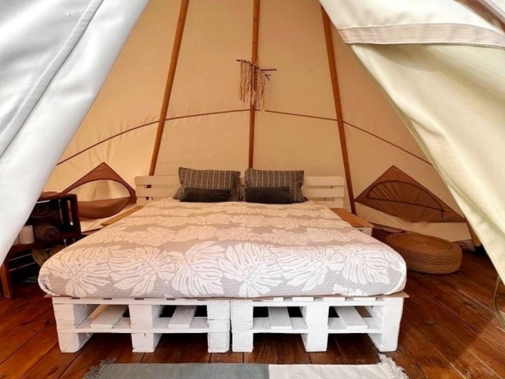 Ostrov camp (Остров Кемп)