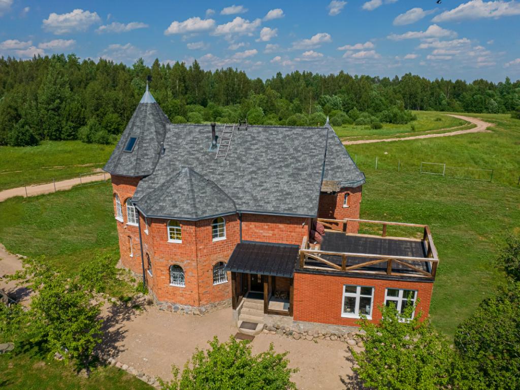 Замок в лесу