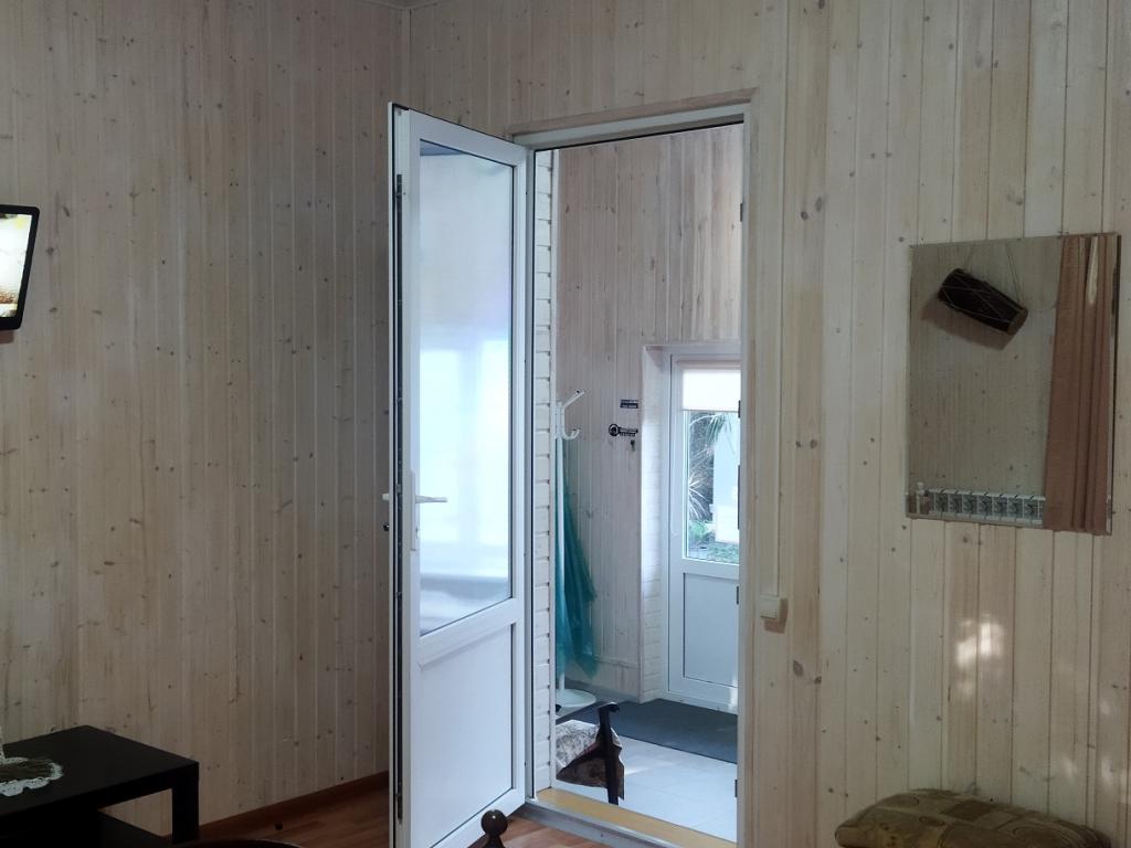 Дом у горной реки