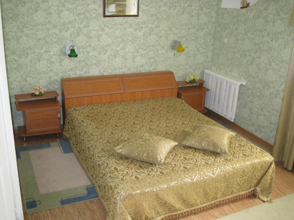 Номер стандарт с 1 двуспальной кроватью и диваном 3