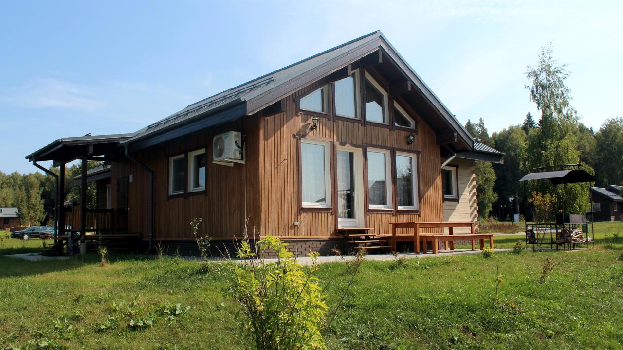 Real photos of Cottage B5 at the recreation center Novosti Park