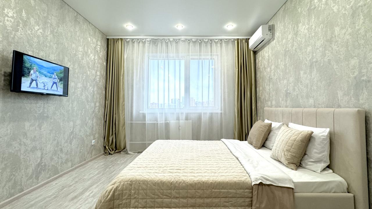 Real photos of The standard greenhouse on Avtomobilistov 2D Street
