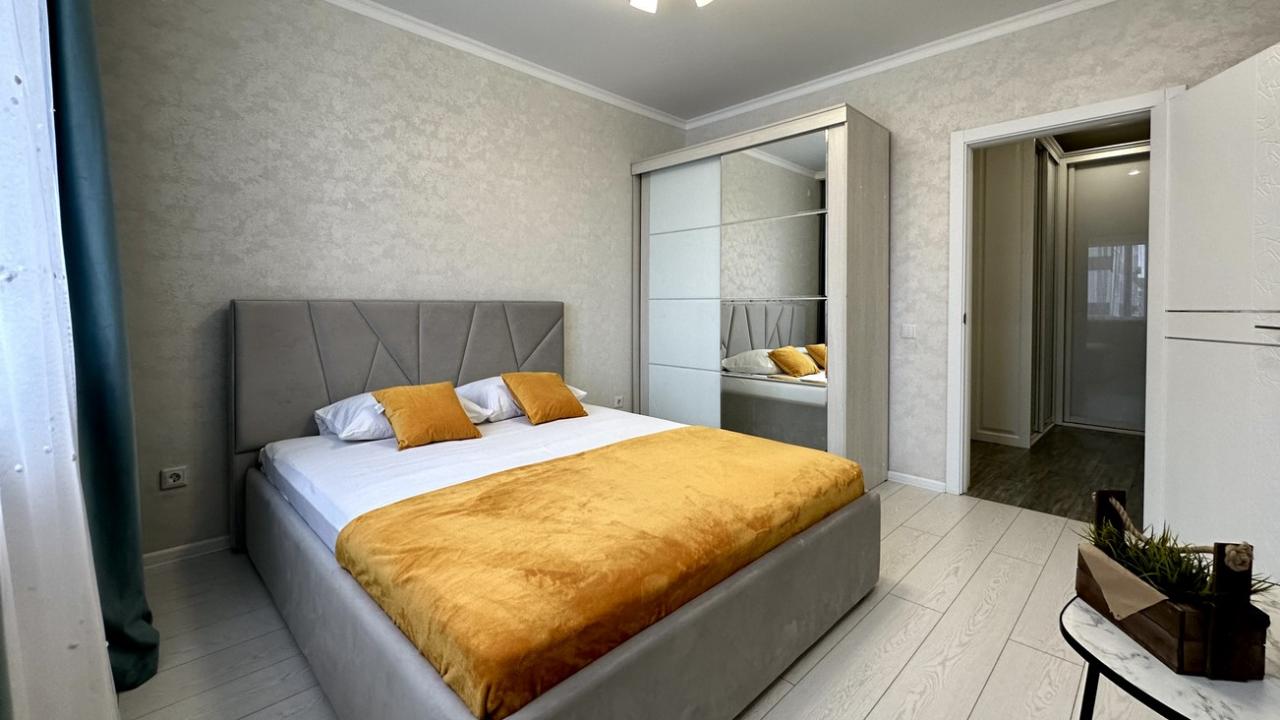 Real photos of 2-room apartment from the Home Hotel company at 61 Salmyshskaya Street