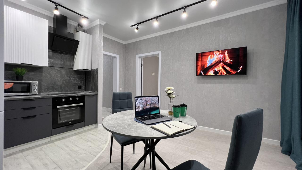 Real photos of Luxury green house on Avtomobilistov 2D Street