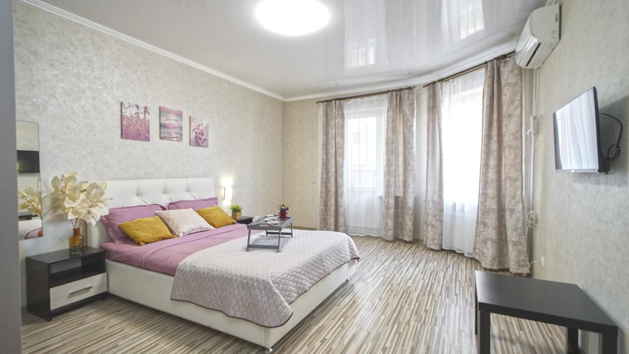 Real photos of Apartment "TENDERNESS IN THE CENTER OF EVENTS" at 67 Garazhnaya Street