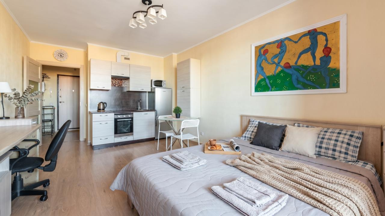 Real photos of Sutki Rent (Rent Day) with a view of Okhta
