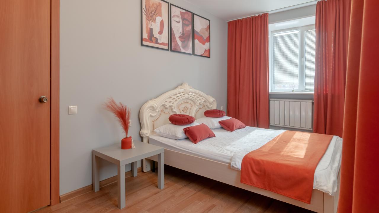 Real photos of Home on Prospekt im. Krasnoyarsk 74worker newspapers