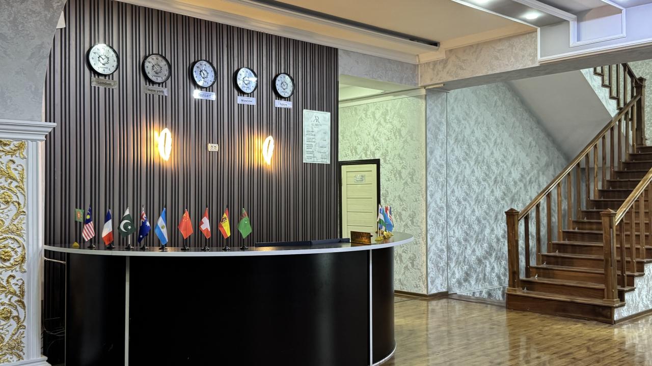 Real photos of Shosh Avenue Hotel