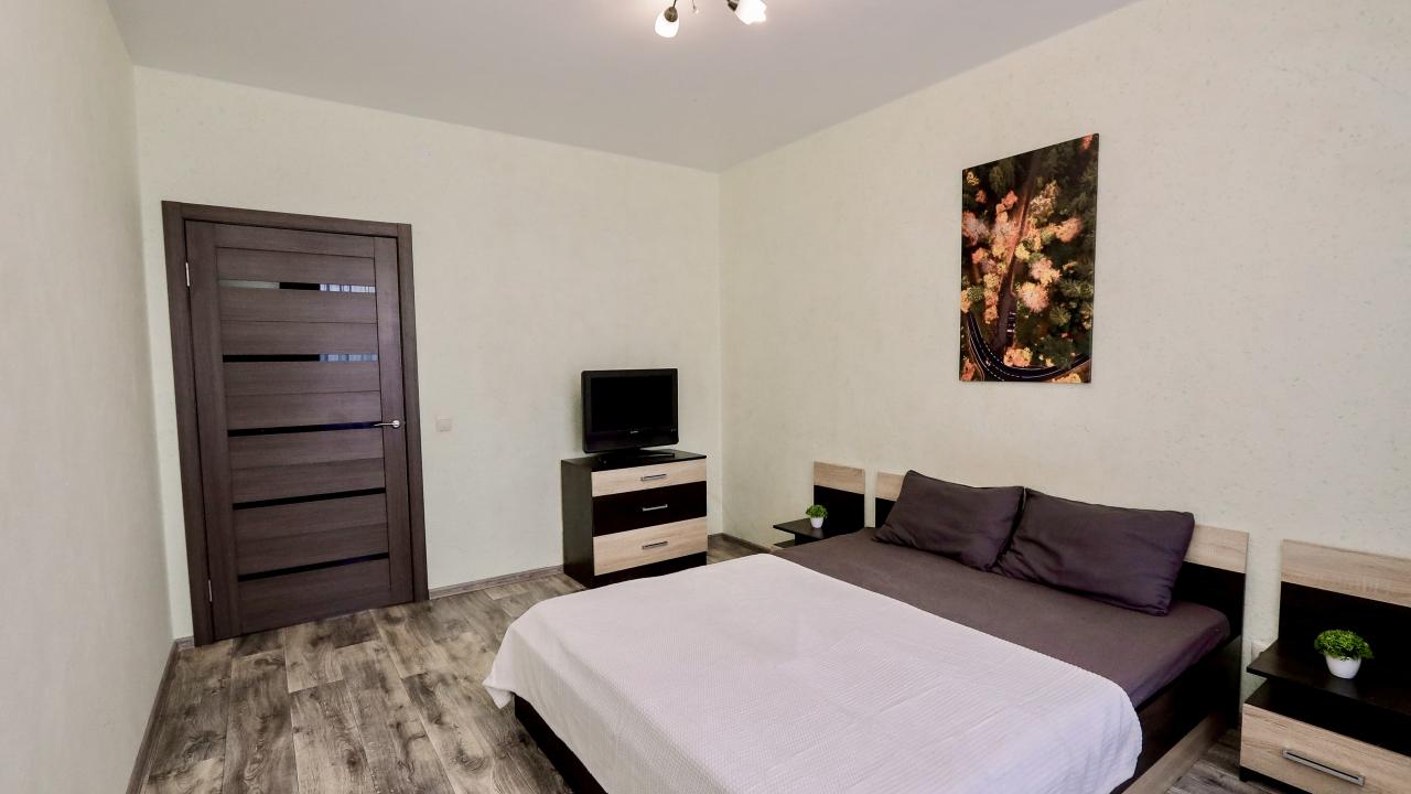 Real photos of Beautiful apartment with a view of the pond!