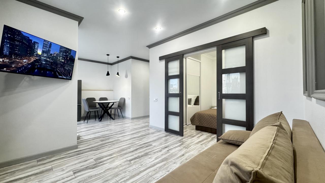 Real photos of Designer Euro two-bedroom apartment in the city center