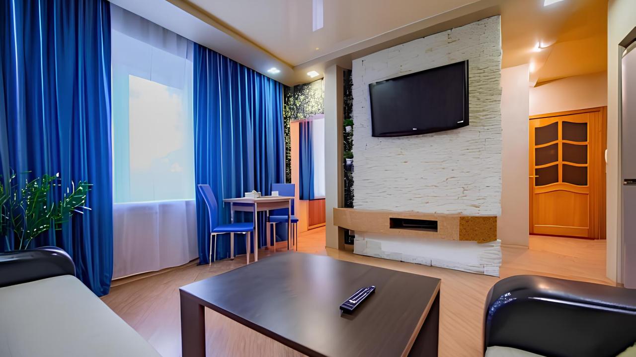 Real photos of 2-room apartment with Designer renovation in the city Center on Revolution Square.