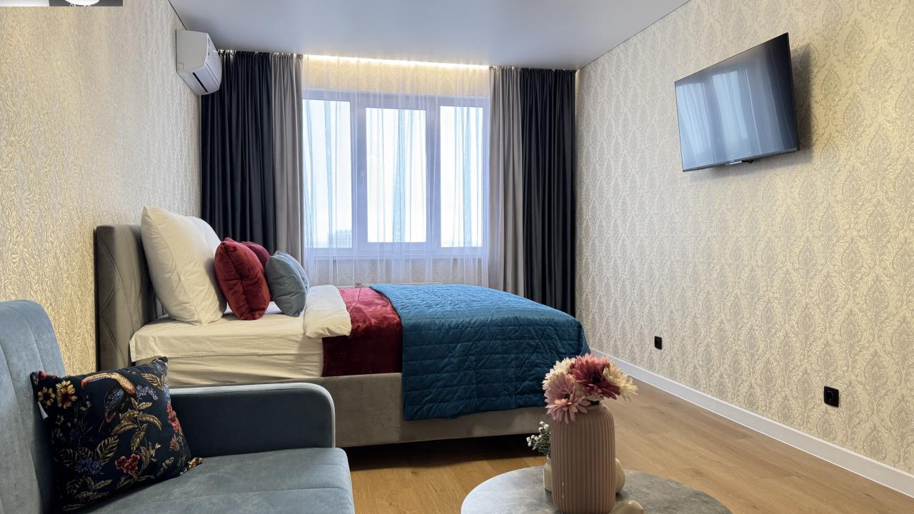 Real photos of Premium Greenhouse on Avtomobilistov Street 15