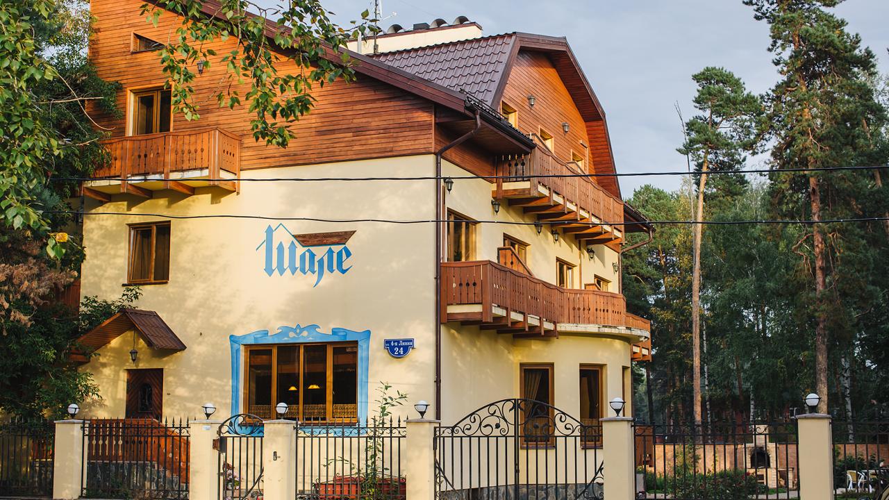 Real photos of Chalet House