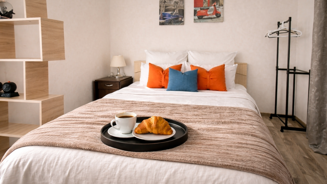 Real photos of Seventh Heaven Apartments on Aurora