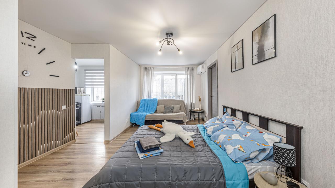 Real photos of Day and night on 177 Truda Street