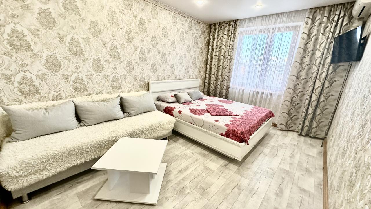 Real photos of Three-room apartment on Zavenyagina street 4/2