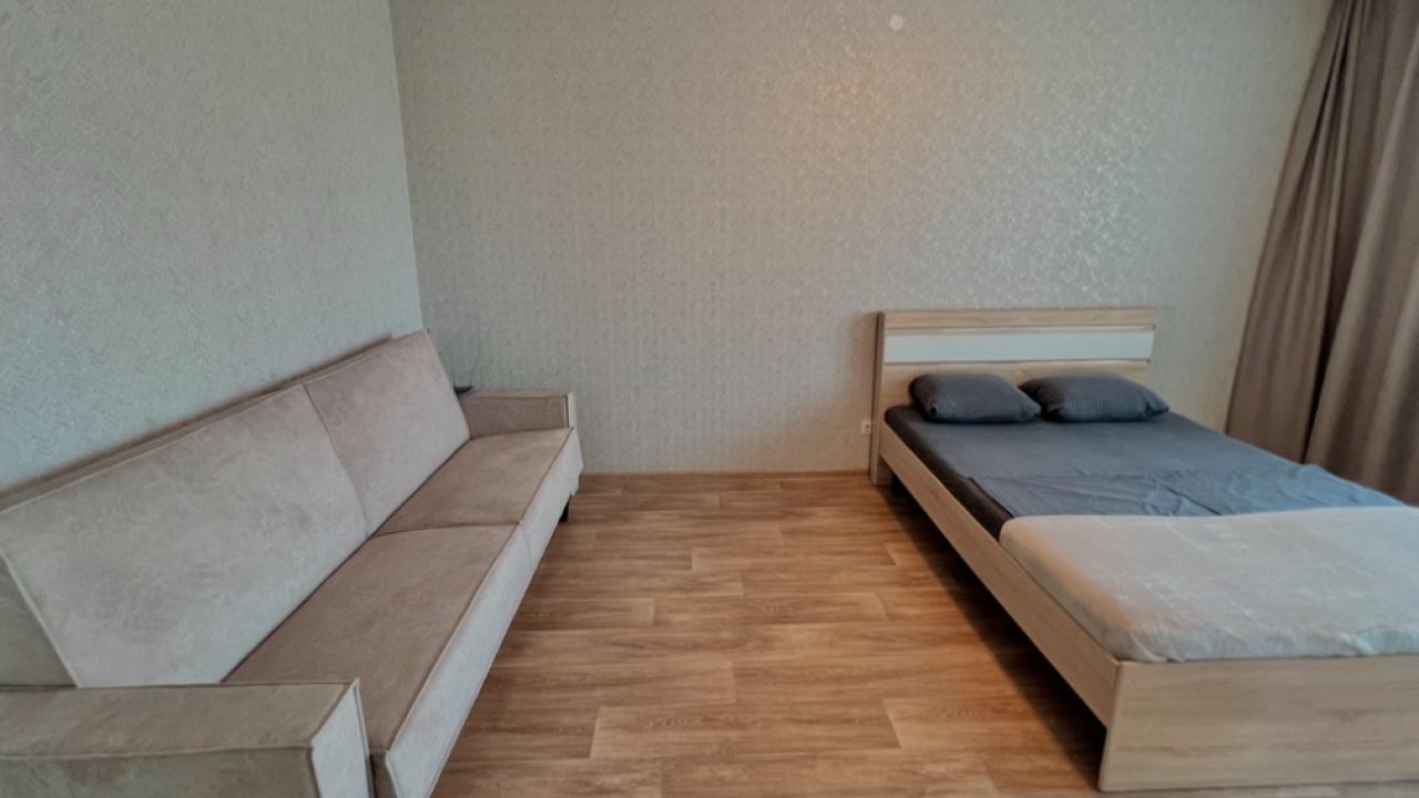 Real photos of Kakie Ludi on Peter Podzolkov 3I Street