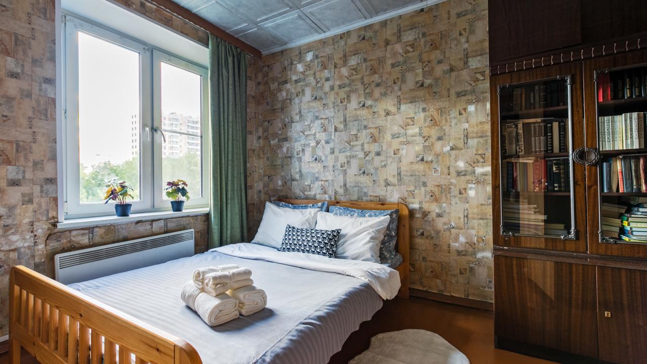 Real photos of Hermes Apartments on the street of Young Leninists