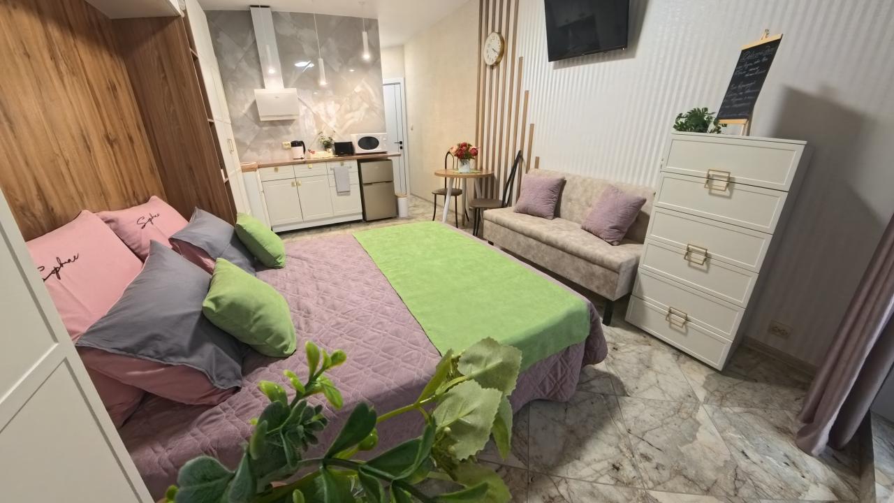 Real photos of Studio B at 41k2 Kosmonavta Leonova Street