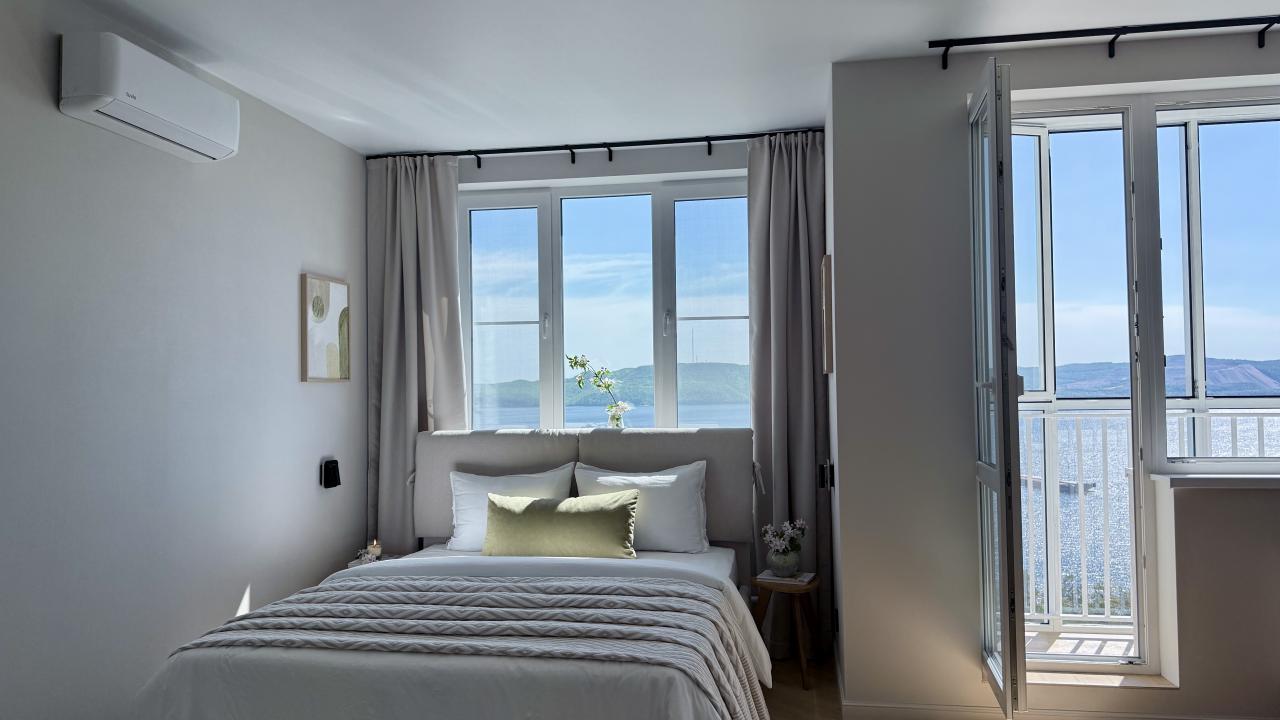 Real photos of Studio with panoramic views of the Volga River and mountains