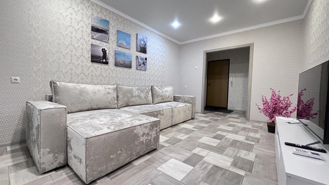 Real photos of Marat House on Lenin street 141B