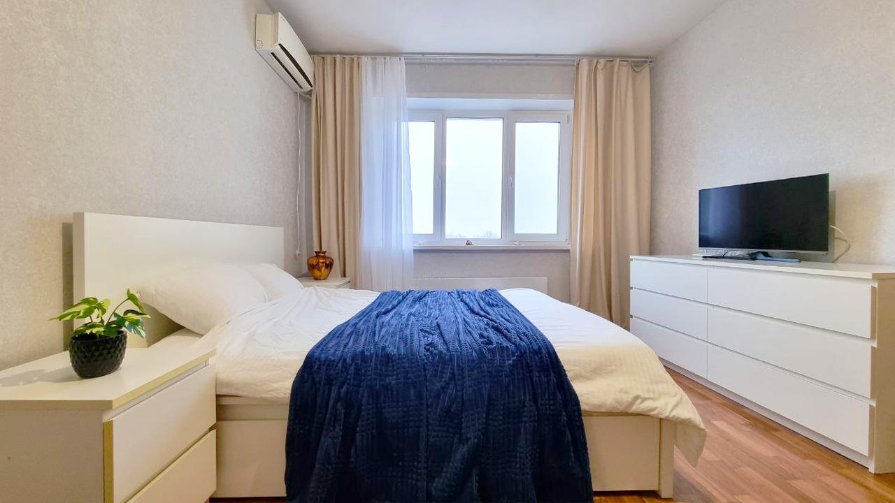Real photos of Niki Rent on Akademika Zhuk 12