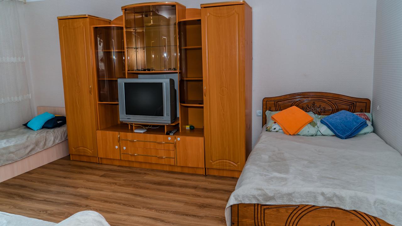 Real photos of Apartments on the street of Crane builders