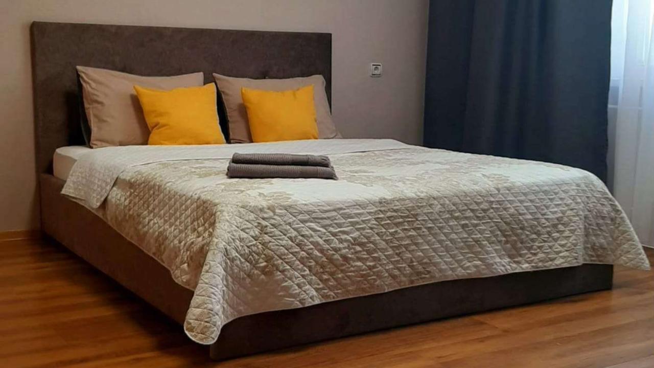 Real photos of Apartments in the neighborhood of 14th 15