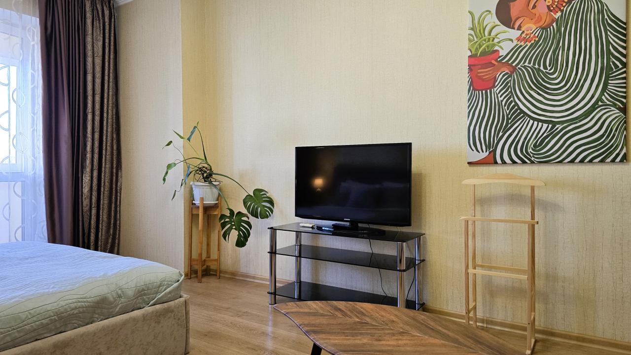 Real photos of Eurodvushka Elhome next to the MTL Arena