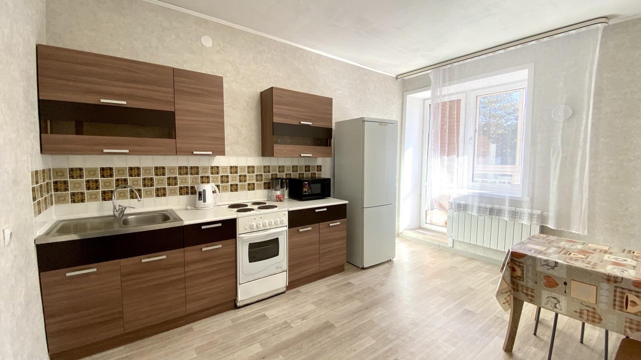 Real photos of 3-room apartment on Tokmakova St. 49