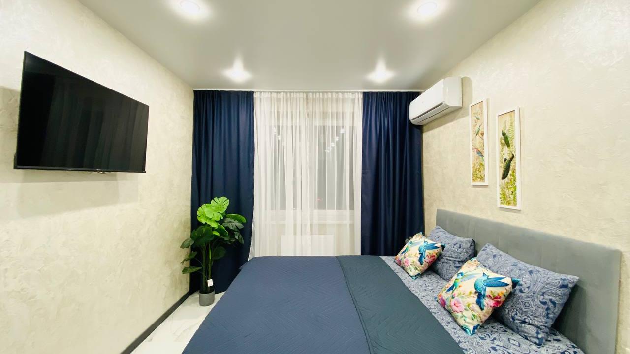 Real photos of ROYAL BLUE Luxury Apartment on 39k8 Zapolyarnaya Street