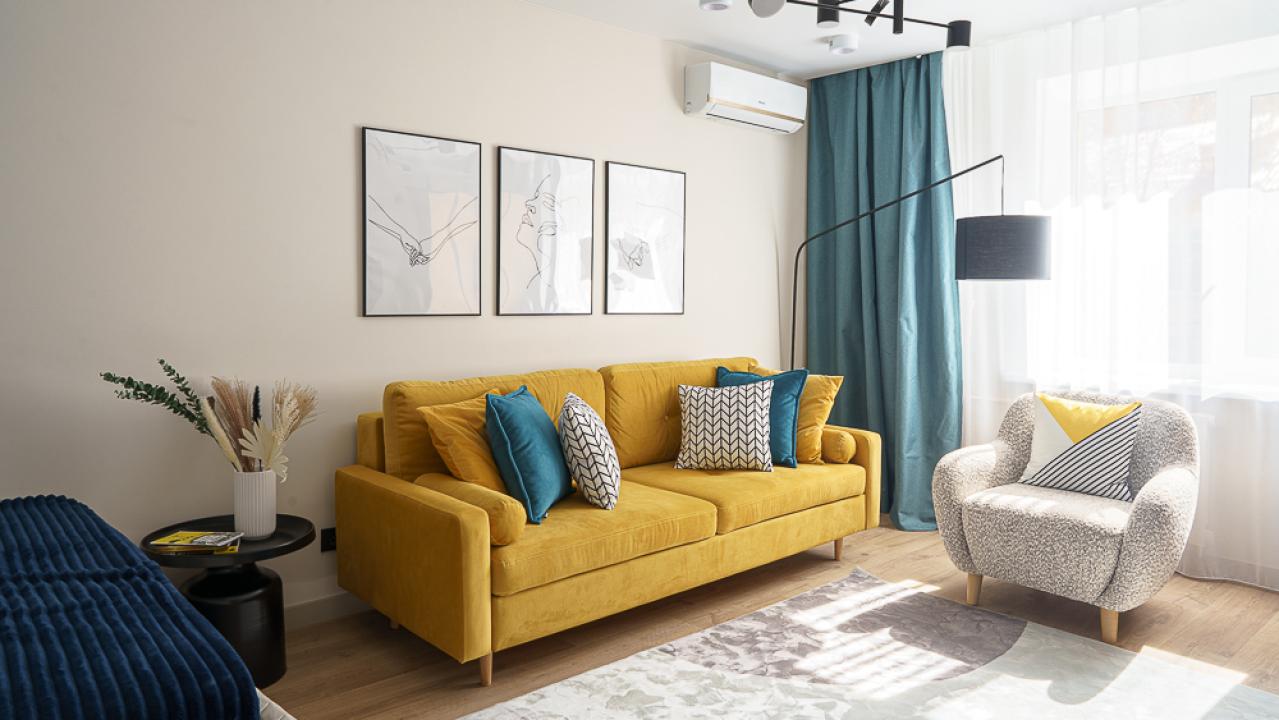 Real photos of 1 room in the very center for up to 4 guests