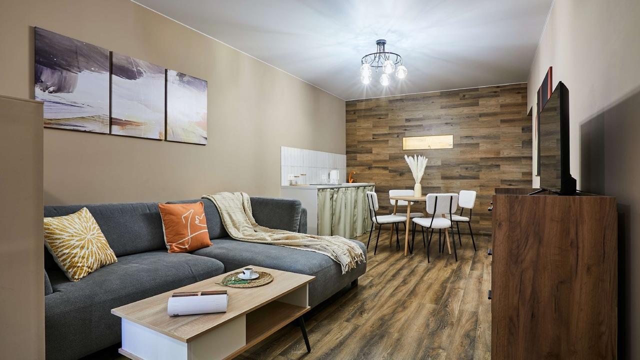 Реальные фото FlatStay Грибоедова 22 | 3шка в ТОПовой туристической локации