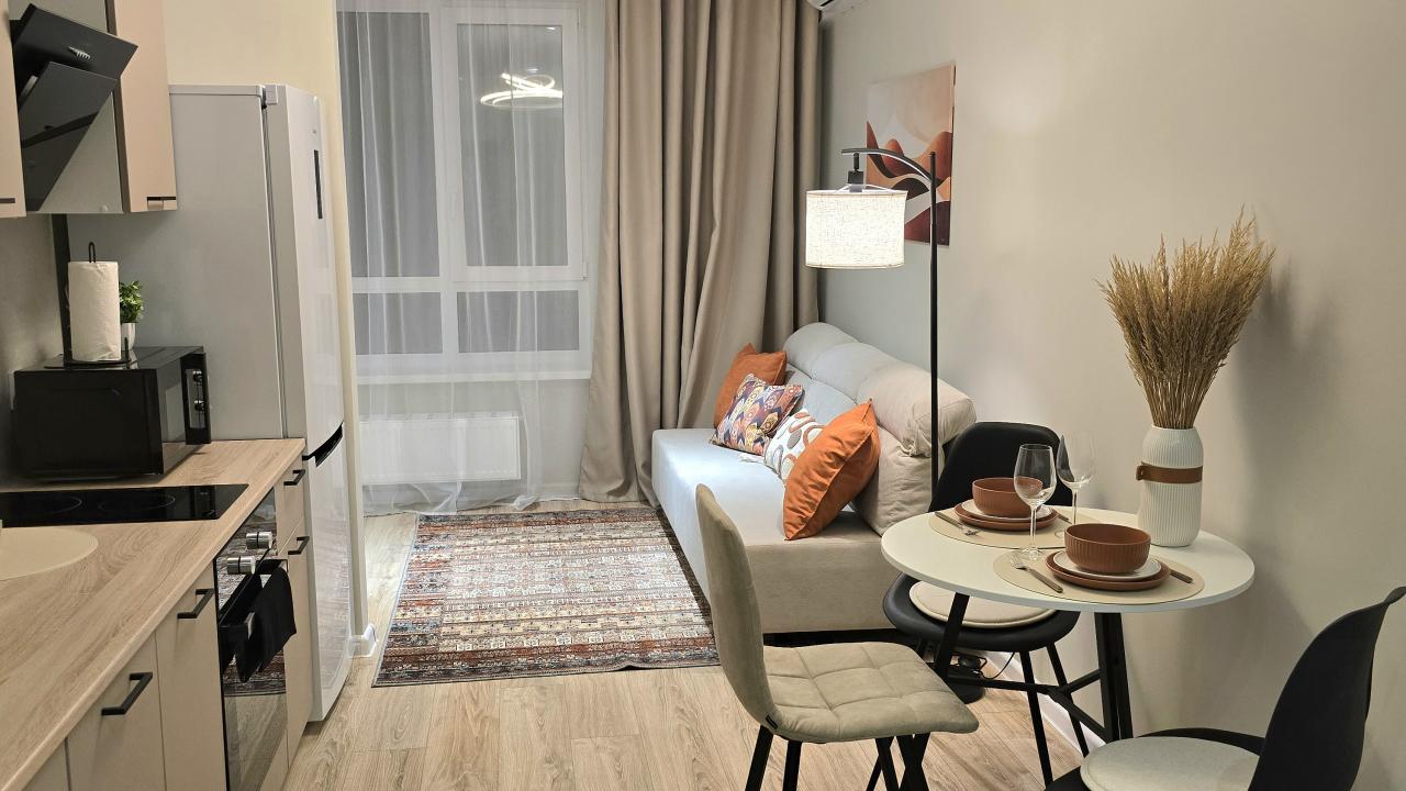 Real photos of Bright studio next to the M4 highway