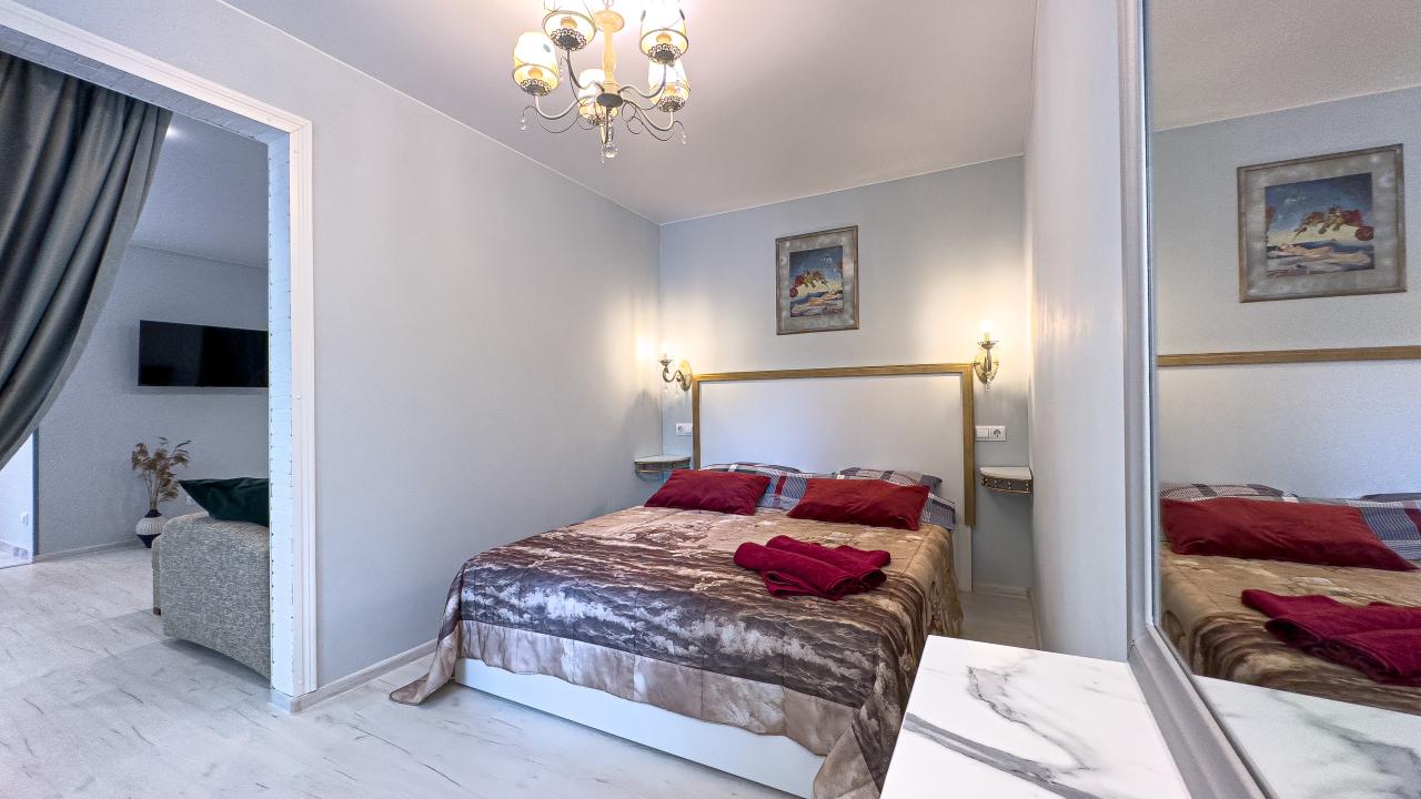 Real photos of Window to History Apartment on Meretskova-Volosova Street