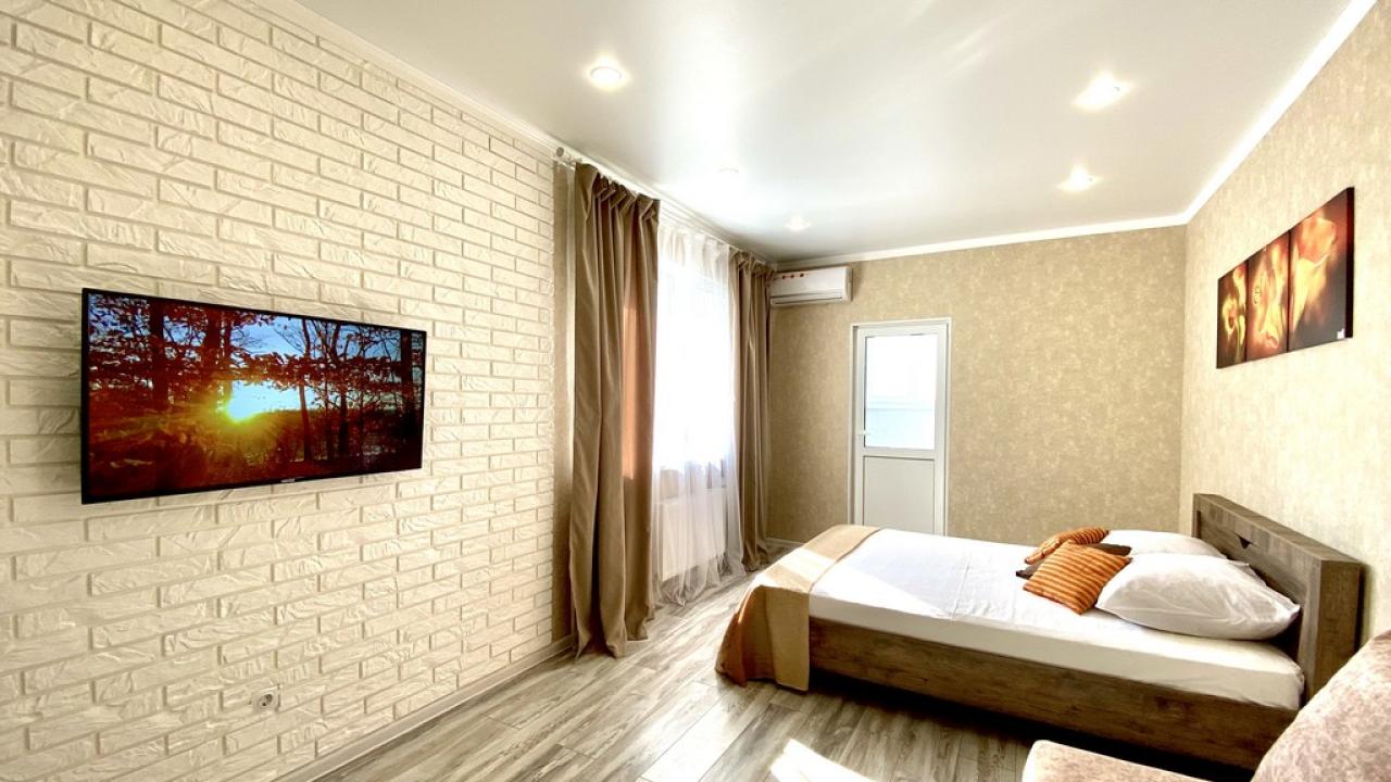 Real photos of 1-room apartment from the Home Hotel company at 61 Salmyshskaya Street
